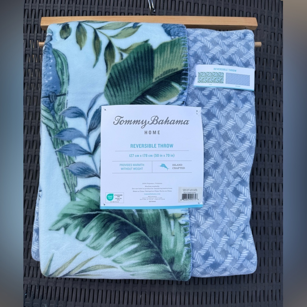 Tommy Bahama Parrot Party Coco Flannel Fleece Reversible Throw Blanket 50" x 70" - Picture 3 of 7